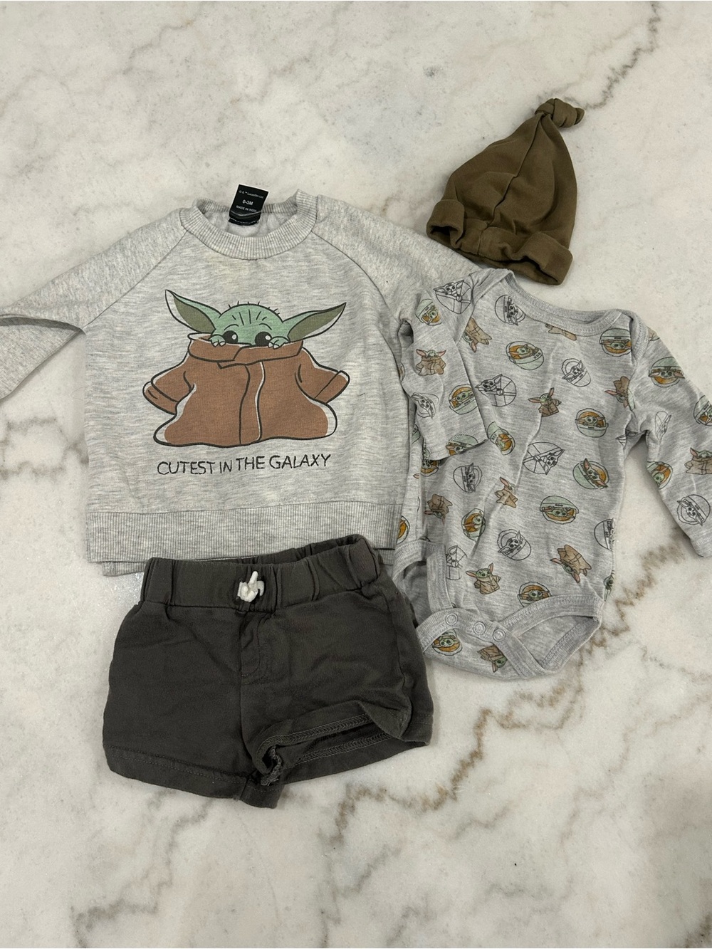 3 month Disney Baby Yoda (Grogu) Gray Sweatshirt & Onesie Set - Gray/Olive